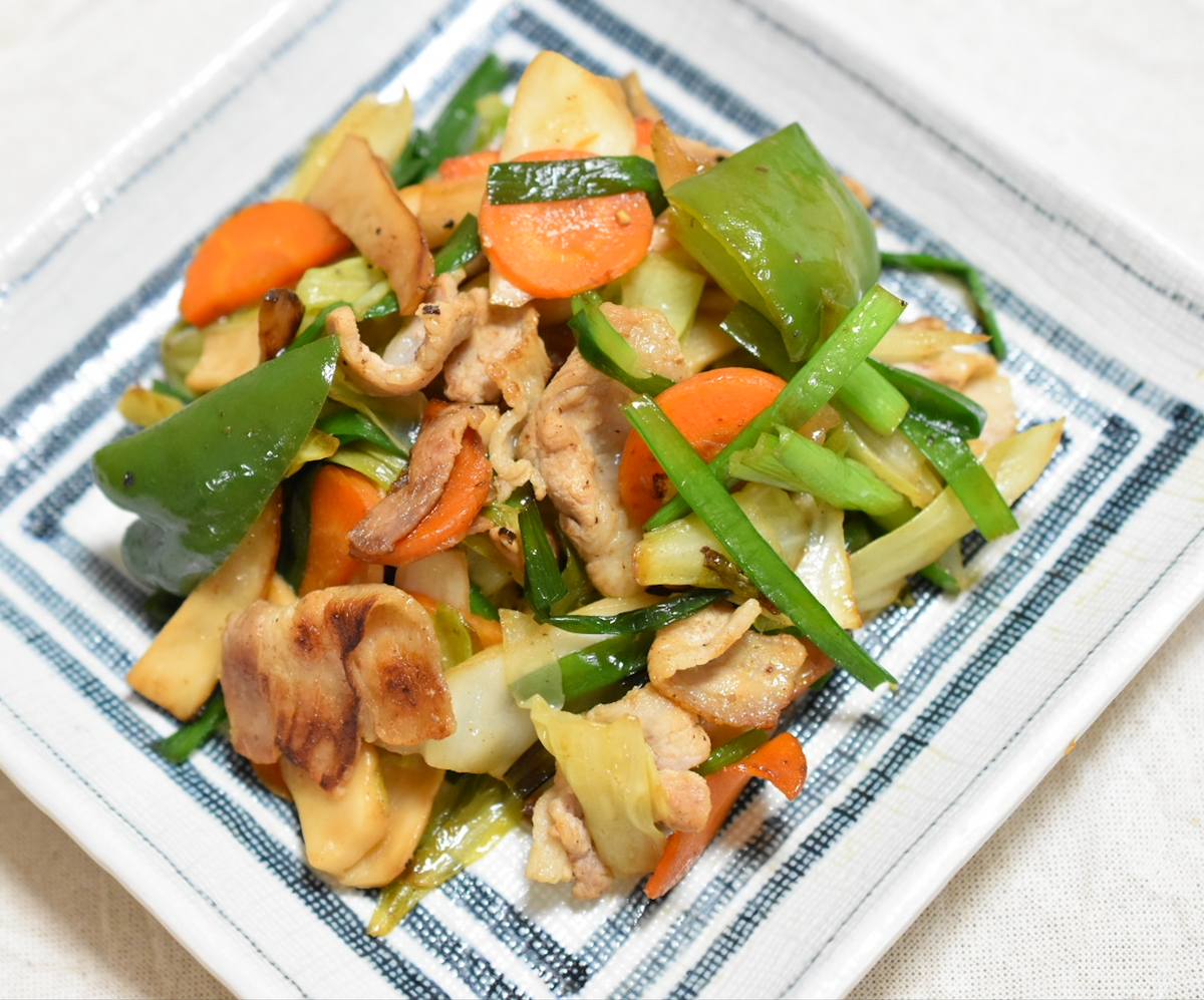 ヘルシーと背徳のタッグ!クセになる野菜炒め!