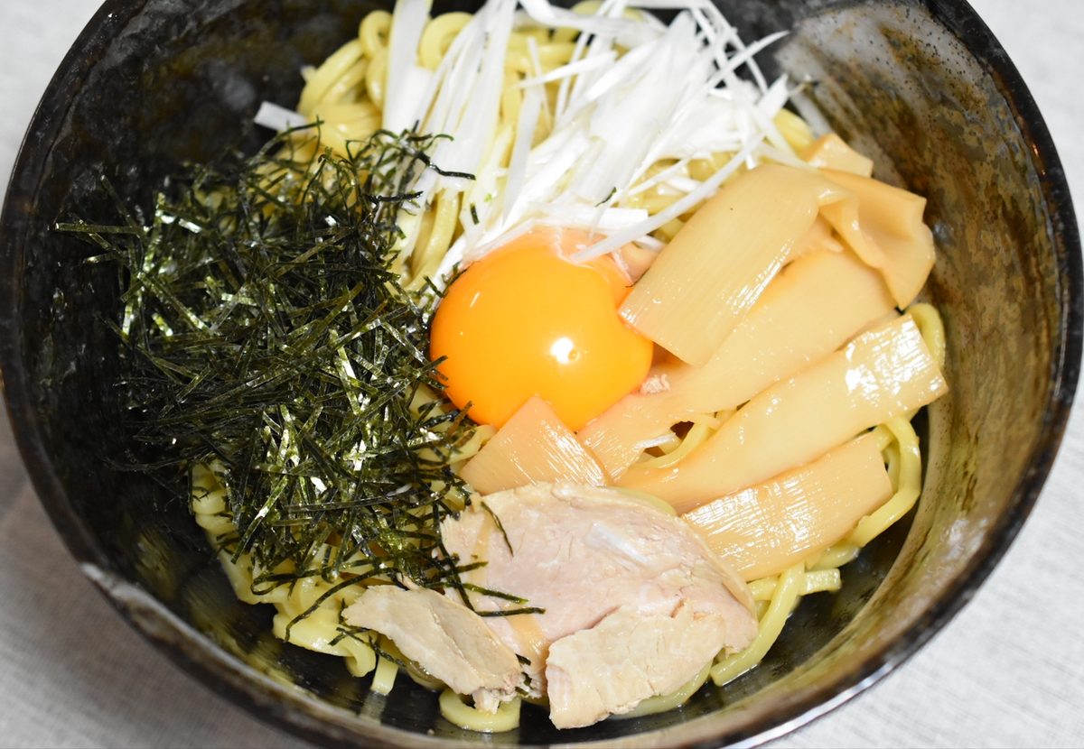 TONGARI大本命!豚骨ニンニクがマシマシのまぜそば!!